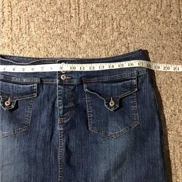 Women’s size 14 Carolina blues blue jeans denim skirt with front pockets - Picture 2 of 4